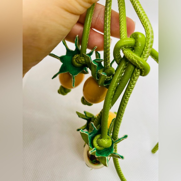 Yellow cherry tomatoes bag charm - Picture 3 of 8